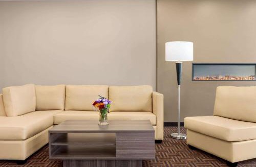 Thompson Hotel | Super 8 by Wyndham Thompson