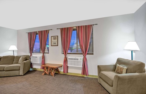 North Lake George Hotel | Super 8 by Wyndham Ticonderoga