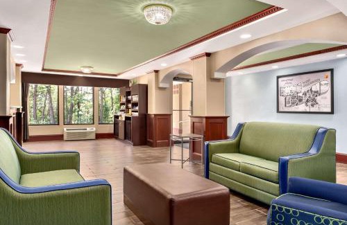 West Greenwich Hotel | Super 8 by Wyndham West Greenwich/Providence