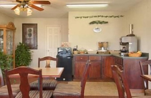 Whiteville Hotel | Super 8 by Wyndham Whiteville