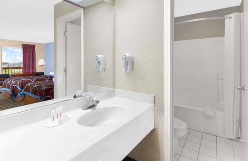 Whiteville Hotel | Super 8 by Wyndham Whiteville