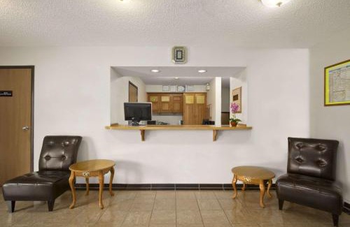 Williams Lake Hotel | Super 8 by Wyndham Williams Lake BC