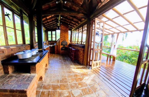 Morro da Cruz House | SUPER CHARMING HOME WITH POOL AND VIEW SHOW!