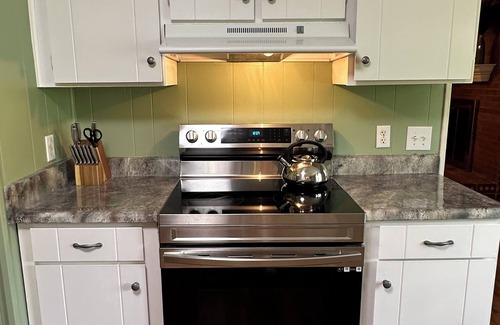 Statesboro House | SUPER CLEAN , Spacious split level house sleeps 8 in the Heart of Statesboro