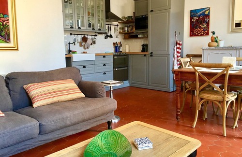 Pezenas Apartment | Super Clean, Sunny, Elegant, 2 Bedroom Character Apt In The Heart Of Pezenas