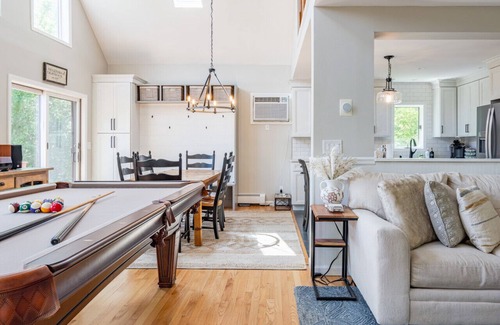 Saugerties South Apartment | Super Comfortable Water-view Home in Saugerties