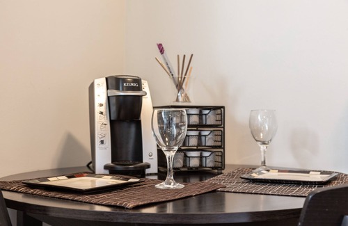Crescent Heights House | Super Convenient Cozy Suite - Close to Downtown!