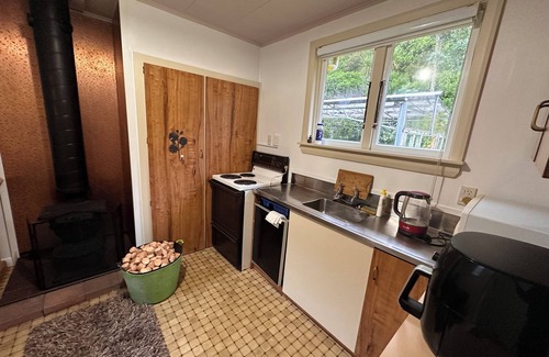 Otira Cabin | Super Cosy Basic Alpine Hut in the Middle of Alps & National Park. Great Scenery