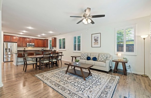 Reno House | Super Cozy 5-Bedroom 2 living room Family Getaway