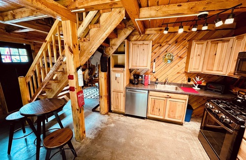 Long Lake Cabin | Super Cozy Adirondack Cabin - PRIME Location - Close to it All!