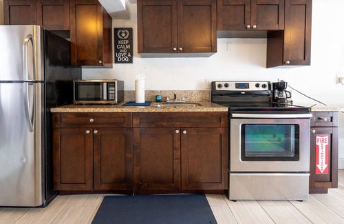 Hollywood Apartment | Super Cozy Hollywood Apt with AC/Parking/Wifi by Hard Rock Casino in Hollywood!