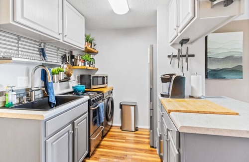 Snowshoe Apartment | Super Cozy Studio Near Slopes And Shuttle Bus WiFi