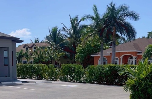 Bodden Town Condo | Super Cute Family Condo - 3 mins from beach & snorkeling