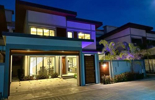 Central Pattaya Villa | Super Luxury 3 Bedroom Private Pool Villa with Jacuzzi, Near 711, 10 minutes to Walking Street and Pattaya Beach - MT6