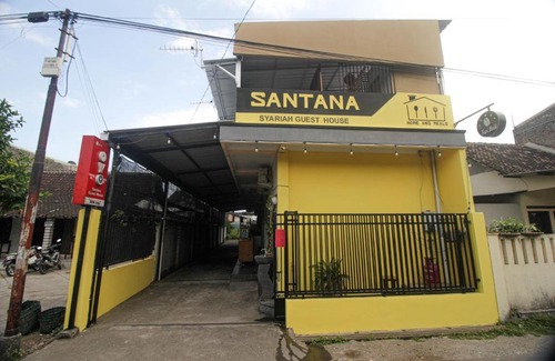 Surakarta Hotel | Super OYO Capital O 2258 Santana Syariah Guest House