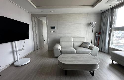 Jayang-dong Apartment | Super quiet Dry bath floor OLED TV Closet room