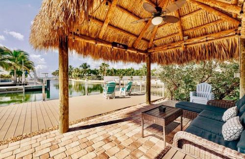 Marathon House | Super Snapper lux w/Heated Pool, Tiki, Dock, Lanai