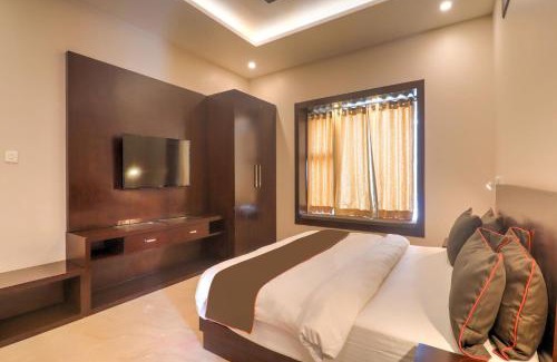 Auli Hotel | Super Townhouse Amaraa Farms Near LuLu Hypermarket
