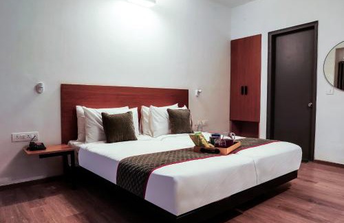 Sushant Lok Hotel | Super Townhouse Galleria Market Near Golf Course Road