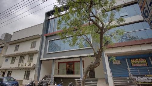 Vasundhara Hotel | Super Townhouse Townhouse Atal Chowk Indirapuram Ghaziabad