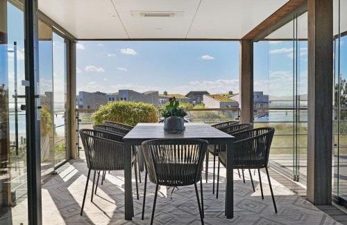 Ouddorp Villa | Super VIP Waterfront Villa - 4p - Waterzicht & Windbeschut Terras - Villa 42