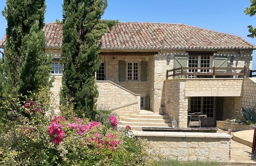 Villeseque House | SUPERB 18th century stone house with heated swimming pool and large garden