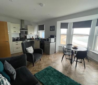 Scarborough Apartment | Superb 2 Bedroom Sea View Flat