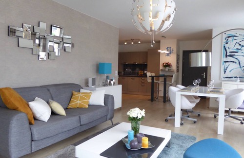 Bastide Apartment | Superb 75m2 apartment, 40m2 terrace facing south, 2 bedrooms. Near downtown