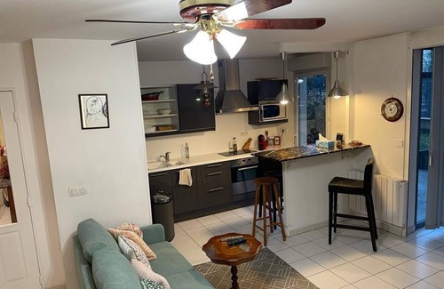 Etampes Condo | Superb apartment in downtown residence