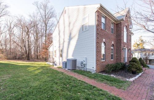 Oxon Hill Apartment | Superb Basement close to the Gaylord MGM Outlets National Harbor