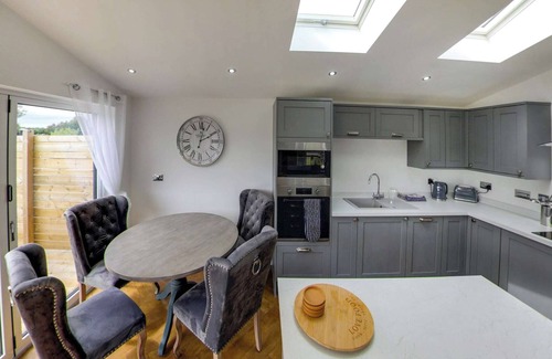Laceby Ski Chalet | Superb bespoke lodge with two bedrooms sleeping up to four people.
