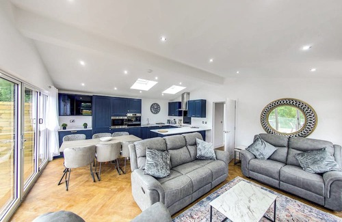 Laceby Ski Chalet | Superb bespoke lodge with four bedrooms sleeping up to ten people.