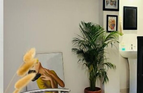 Siliguri Apartment | Superb cosy apartment with WiFi in Siliguri. Fur buddies are welcome.