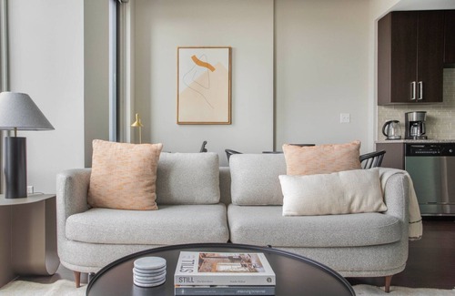 Del Ray Apartment | Superb Del Ray 1BR w/Gym, nr Theater, Airport & Nightlife, by Blueground