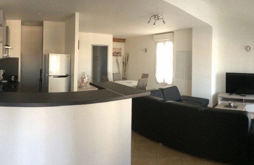 Saintes-Maries-de-la-Mer Apartment | Superb apartment in village center (rated * in 2023)