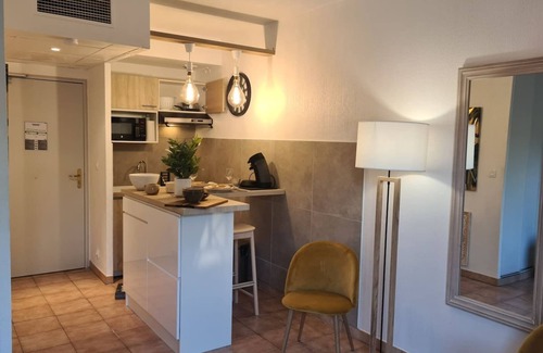 Mouans-Sartoux Apartment | Superb golf-front studio with swimming pool