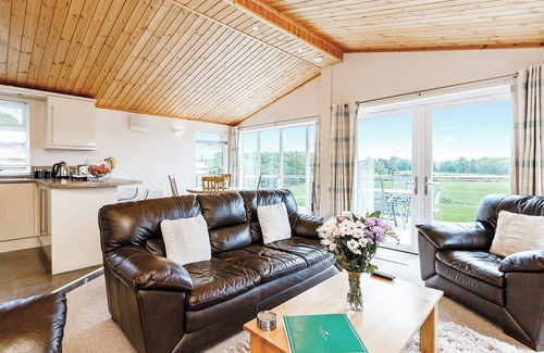 Inverness Ski Chalet | Superb lodge with luxurious and contemporary styling features.