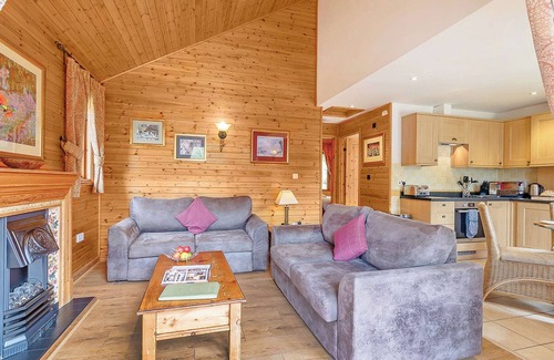 Tilford Ski Chalet | Superb lodge with one master double and one twin.