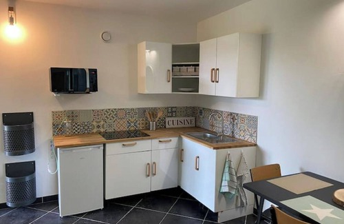 Lannoy Apartment | Superb private studio in a quiet area with private pool/spa