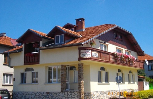 Samokov Ski Chalet | Superb Ski Chalet- sleeps 18 - run by English and German speaking ski instructor
