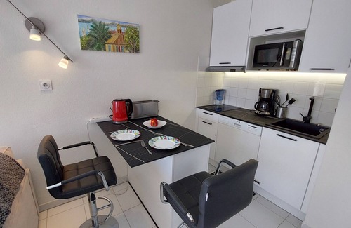Frejus Port Apartment | Superb top floor apartment in a 4* spa complex right on the waterfront overlooking yacht harbour of Frejus,Alps and Mediterranean Sea. Garage, big pool and free WI-FI