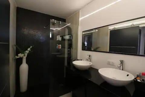 Saint-Laurent-du-Var Apartment | Superbe appartement toit Terasse vue mer