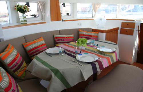 Sant Carles de la Rapita Boat Rental | Superbe catamaran