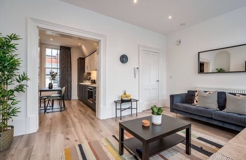 Belfast City Centre Apartment | Superior 1-Bed Apartment @ Queen's Lofts