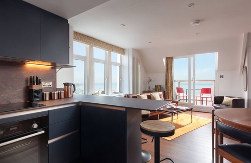 Maenporth Apartment | Superior Apartment - David Bowie & Friends