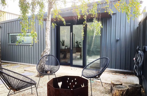 Leopold Apartment | Superior Boutique Accomodation - central to WINERIES and BEACHES