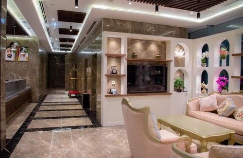 Naif House | Superior Room Near Pak Darbar Restaurant By Luxury Bookings