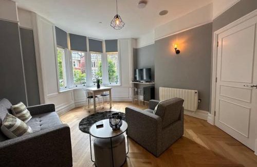 Pontcanna Apartment | Superior Stay, Sophia Gardens, City Centre and Stadium Sleeps 4