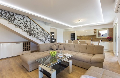 Nedescina Villa | Superschönes Ferienhaus mit Pool