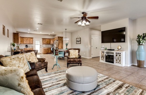 Golden Springs House | Superstition Mountain Desert Escape - Your Desert Oasis Awaits!